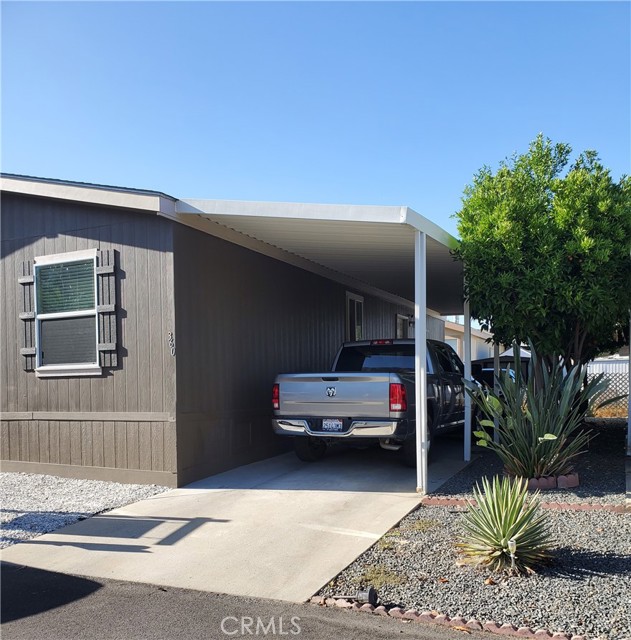 21100 State Street, San Jacinto CA: https://media.crmls.org/medias/98e43207-ae58-4960-b592-fad92b5b89c2.jpg