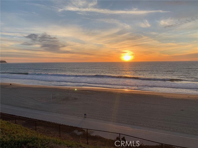 229 Avenue C, Redondo Beach, California 90277, 3 Bedrooms Bedrooms, ,1 BathroomBathrooms,Residential,For Sale,Avenue C,SB25037051