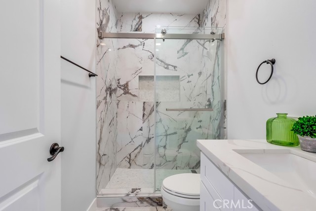 Detail Gallery Image 14 of 21 For 22555 Califa St, Woodland Hills,  CA 91367 - 7 Beds | 7 Baths