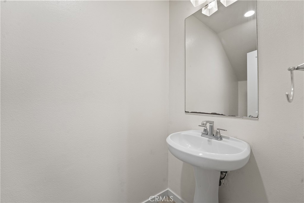 https://media.crmls.org/medias/98e4c622-0301-45cd-b3d3-2abd5e82d684.jpg?preset=X-Large