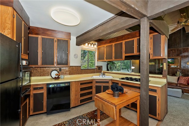 Detail Gallery Image 10 of 27 For 1301 Evergreen Ln, Lake Arrowhead,  CA 92352 - 3 Beds | 2 Baths