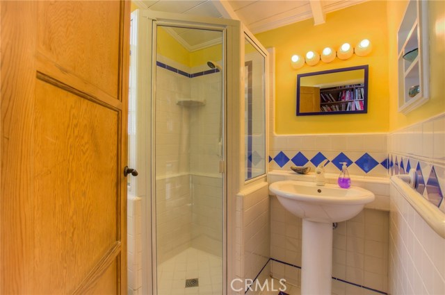 Guest cottage bathroom