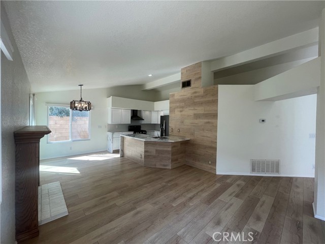 Detail Gallery Image 7 of 31 For 39312 Dunbar St a,  Palmdale,  CA 93551 - 3 Beds | 2 Baths