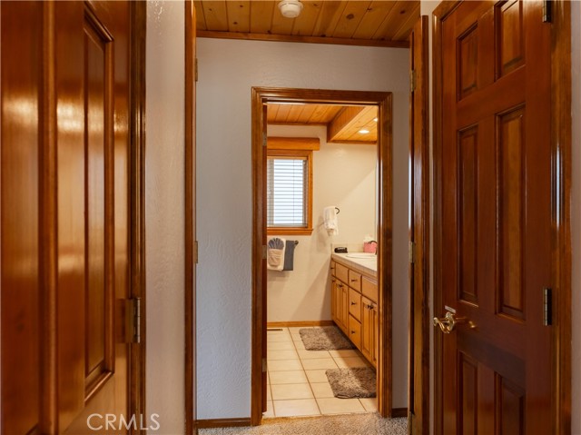 42690 Edgehill Place, Big Bear Lake CA: https://media.crmls.org/medias/98e72c1c-2ba0-4aea-b826-2b42fd86ff99.jpg
