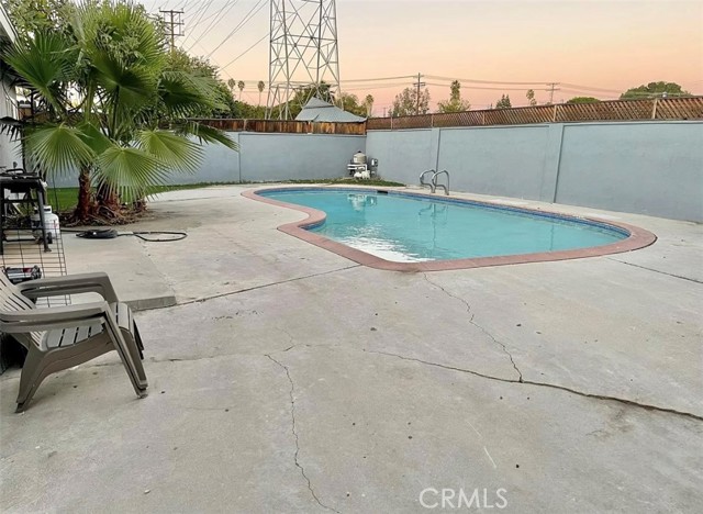 8438 Wystone Avenue, Northridge CA: https://media.crmls.org/medias/98e77d1f-63eb-432a-9821-c8414754510b.jpg