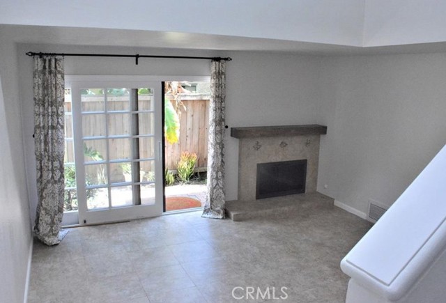 Detail Gallery Image 4 of 22 For 322 19th St #C,  Huntington Beach,  CA 92648 - 2 Beds | 1 Baths