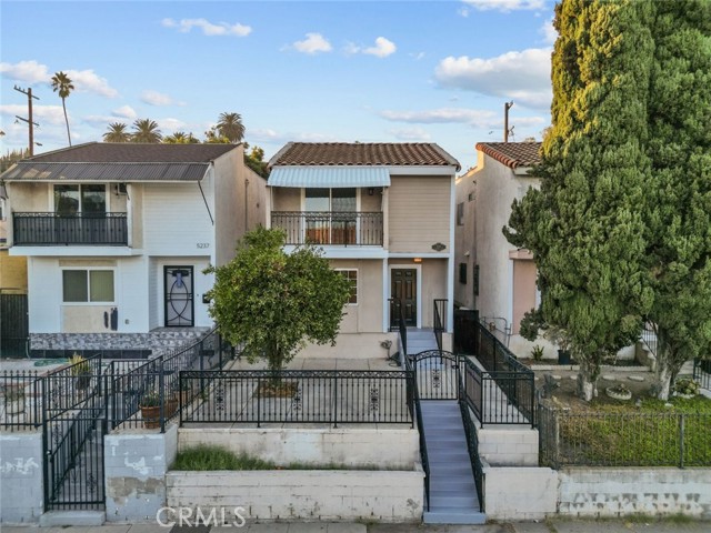 Detail Gallery Image 3 of 31 For 5241 Alhambra Ave, El Sereno,  CA 90032 - 4 Beds | 2 Baths