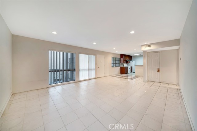5315 Zelzah Avenue, Encino CA: https://media.crmls.org/medias/98e9ef76-3aa8-4161-90c4-0973dea4bf74.jpg