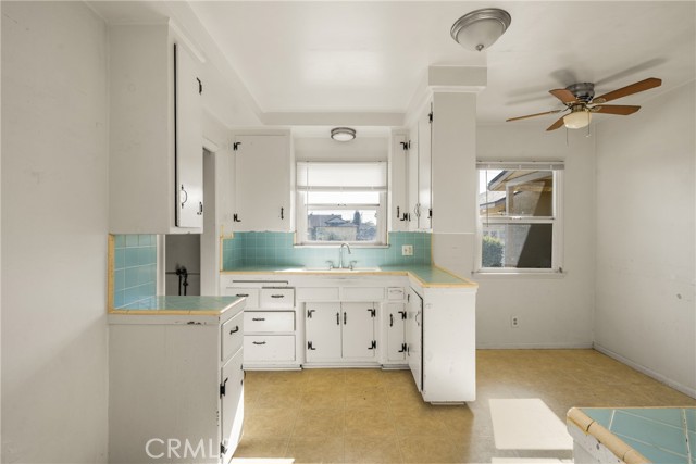 218 N Evergreen Street, Anaheim CA: https://media.crmls.org/medias/98ea94bd-0189-48c8-8c5c-c0d5237a117f.jpg