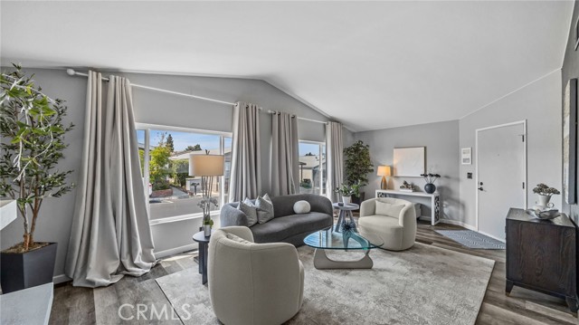 Detail Gallery Image 2 of 35 For 23301 Ridge Route Dr #95,  Laguna Hills,  CA 92653 - 3 Beds | 2 Baths