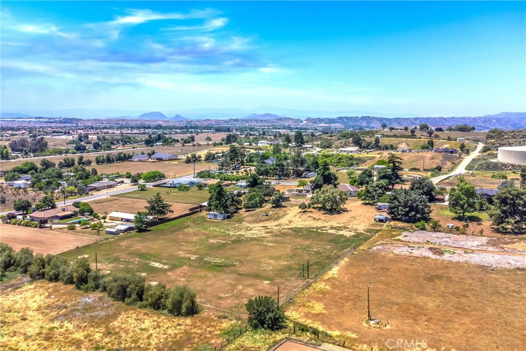 https://media.crmls.org/medias/98eaddfa-1250-4e0e-b210-f328edca06ef.jpg?preset=X-Large