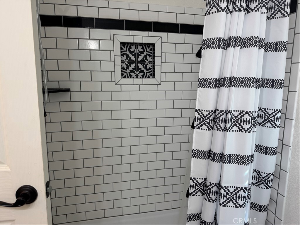 https://media.crmls.org/medias/98eb535d-29bc-4746-ae91-3a33cfa77c77.jpg?preset=X-Large