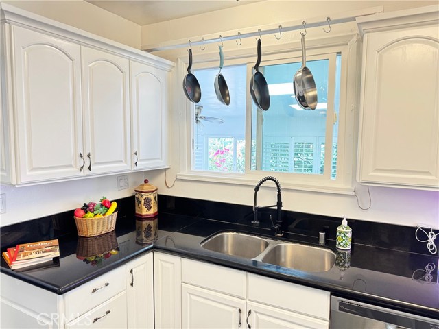 Detail Gallery Image 9 of 69 For 19523 Friar, Tarzana,  CA 91335 - 3 Beds | 2 Baths