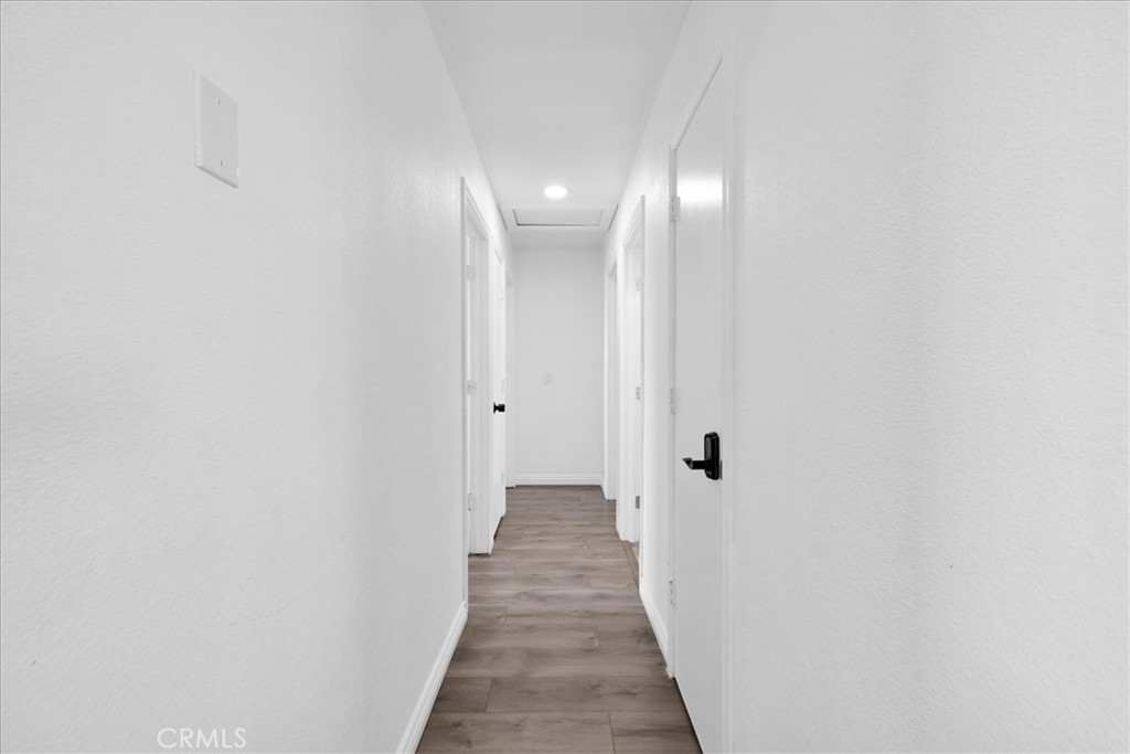 https://media.crmls.org/medias/98ebef21-710d-4aaf-8d10-1ebd2cb0c307.jpg?preset=X-Large