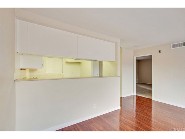 Detail Gallery Image 5 of 29 For 726 Elm Ave #304,  Long Beach,  CA 90813 - 2 Beds | 2 Baths