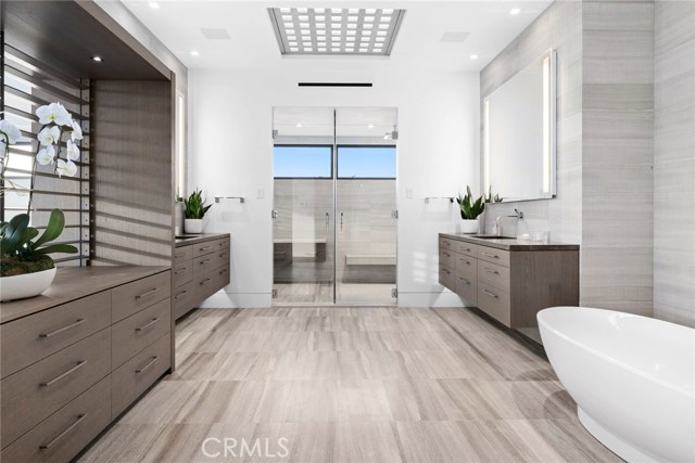 Detail Gallery Image 17 of 27 For 2108 E Oceanfront, Newport Beach,  CA 92661 - 5 Beds | 5/1 Baths