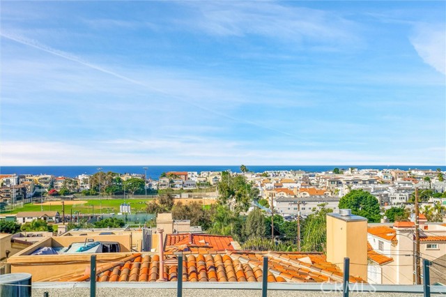 Detail Gallery Image 18 of 42 For 702 10th St, Hermosa Beach,  CA 90254 - 4 Beds | 3/1 Baths