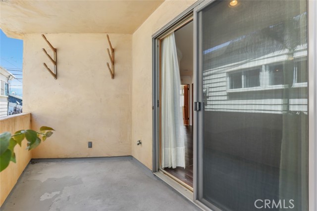209 Crest Drive, Manhattan Beach CA: https://media.crmls.org/medias/98ee12a0-e9e1-4f77-b930-8001a2976996.jpg