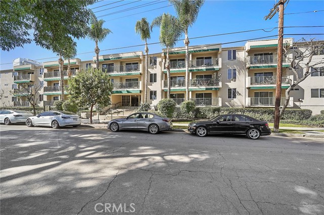 Detail Gallery Image 2 of 13 For 4501 Cedros Ave #218,  Sherman Oaks,  CA 91403 - 3 Beds | 3 Baths