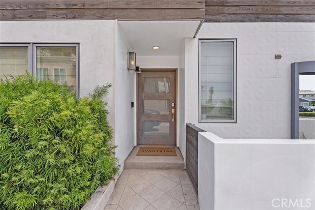 200 E Balboa Boulevard, Newport Beach CA: https://media.crmls.org/medias/98ef8ce1-5f7e-4730-8b49-98ae9a4594b0.jpg