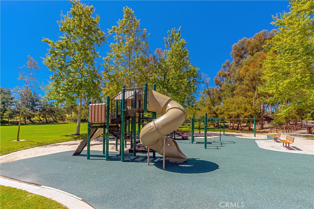 https://media.crmls.org/medias/98ef8f63-6d4f-47f8-944a-97cf9a29919f.jpg?preset=X-Large