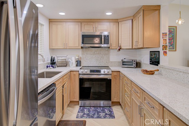 122 Via Estrada, Laguna Woods CA: https://media.crmls.org/medias/98f05b70-c744-4cc7-a767-f264d572fab6.jpg