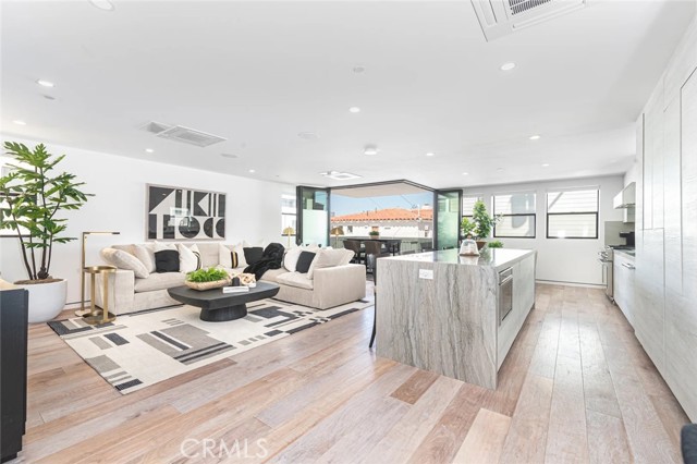 1034 W Balboa Boulevard, Newport Beach CA: https://media.crmls.org/medias/98f106df-c09c-488e-b71a-208ec4f8f844.jpg