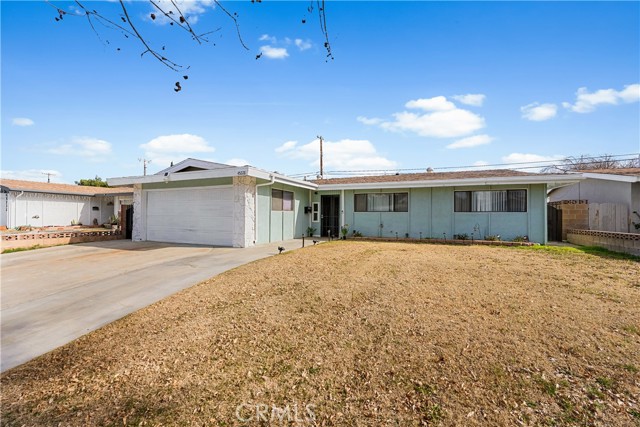 Detail Gallery Image 3 of 34 For 45228 Lorimer, Lancaster,  CA 93534 - 4 Beds | 2 Baths