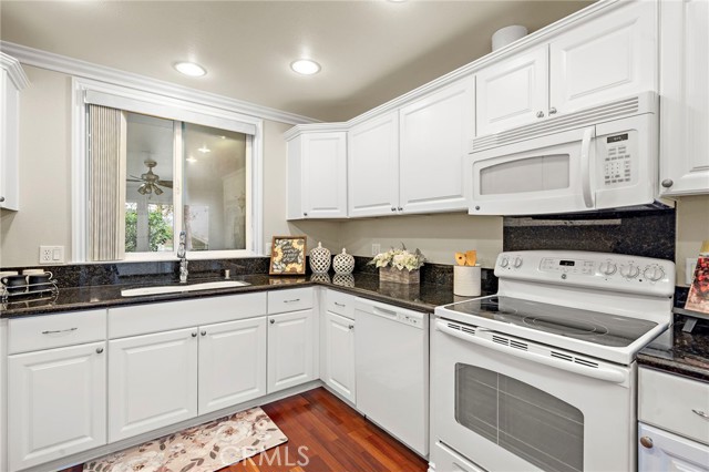 Detail Gallery Image 6 of 22 For 592 Avenida Majorca a,  Laguna Woods,  CA 92637 - 2 Beds | 2 Baths