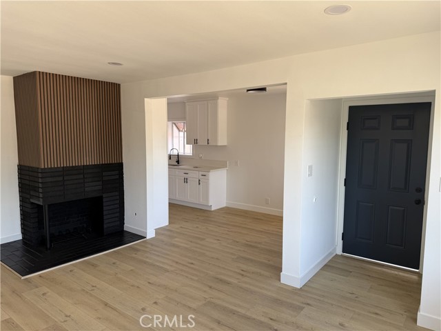 Detail Gallery Image 3 of 14 For 8930 Boxwood, Fontana,  CA 92335 - 3 Beds | 2 Baths