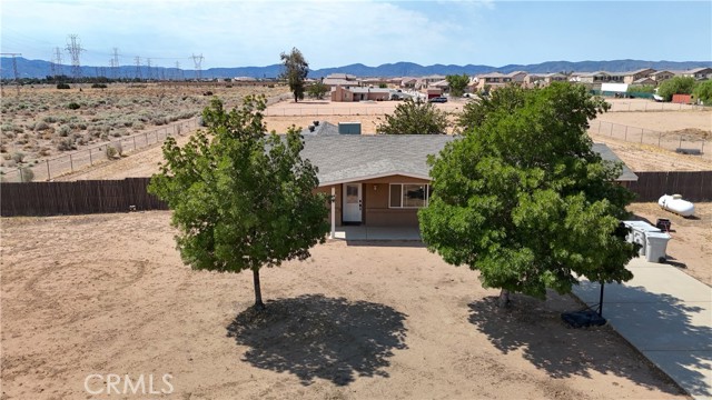 Detail Gallery Image 4 of 16 For 14247 Mission St, Oak Hills,  CA 92344 - 3 Beds | 2 Baths