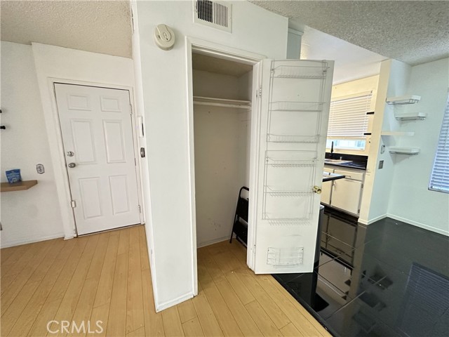 9336 Van Nuys Boulevard, Panorama City CA: https://media.crmls.org/medias/98f517e6-93b6-4ee3-bd56-e0f3c6f29888.jpg