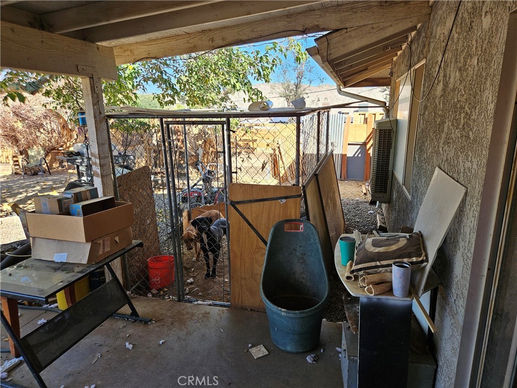 https://media.crmls.org/medias/98fa0fce-1f99-4275-a90e-029f633a40e3.jpg?preset=X-Large