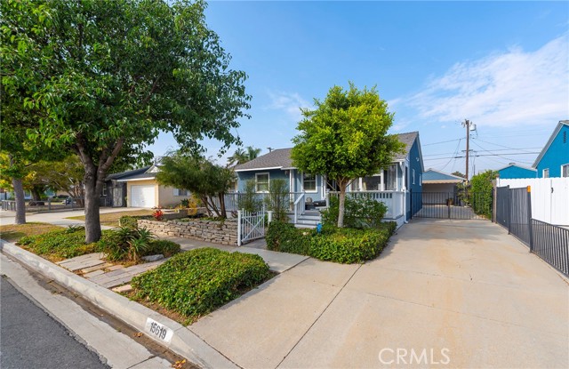 Detail Gallery Image 4 of 52 For 15619 Gerkin Avenue, Lawndale,  CA 90260 - 3 Beds | 2 Baths