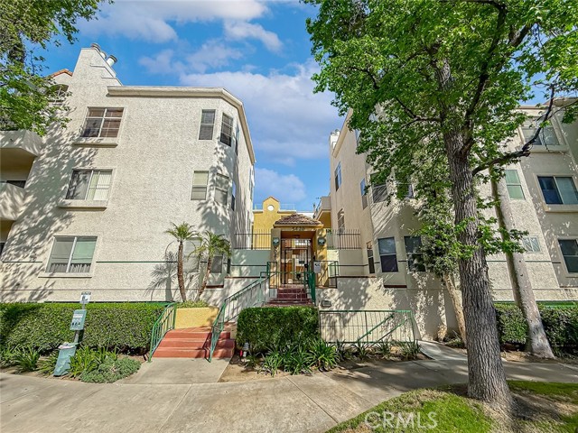 Detail Gallery Image 4 of 50 For 5420 Sylmar Ave #118,  Sherman Oaks,  CA 91401 - 2 Beds | 2 Baths