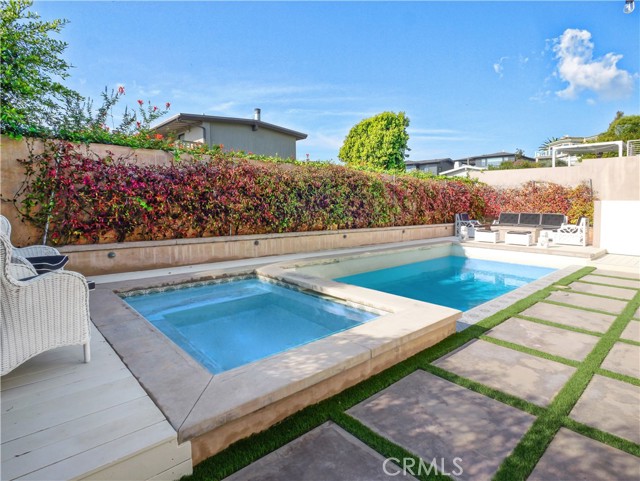 Detail Gallery Image 7 of 12 For 207 S Poinsettia Ave, Manhattan Beach,  CA 90266 - 4 Beds | 5 Baths