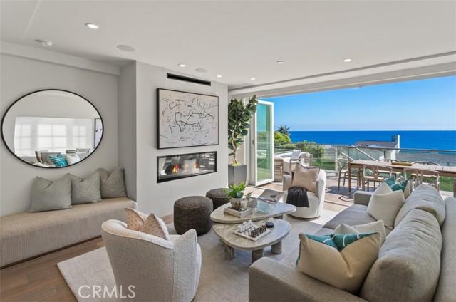 Detail Gallery Image 10 of 47 For 1373 N Coast Hwy, Laguna Beach,  CA 92651 - 3 Beds | 3/1 Baths