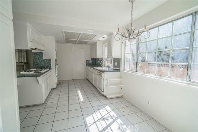 1827 Stow Street photo 8