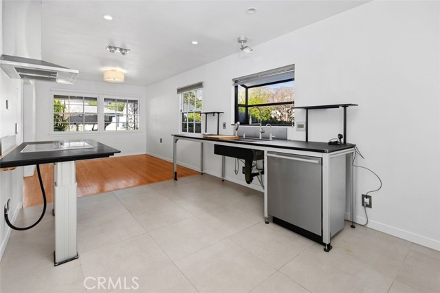 Detail Gallery Image 17 of 37 For 738 Stonehurst Dr, Altadena,  CA 91001 - 2 Beds | 1 Baths