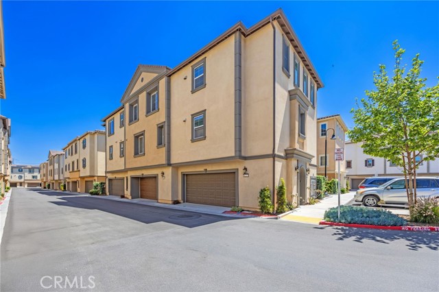 8227 Traveller Street, Chino CA: https://media.crmls.org/medias/98fe3151-70ec-41d5-8a21-7878cddd48f0.jpg