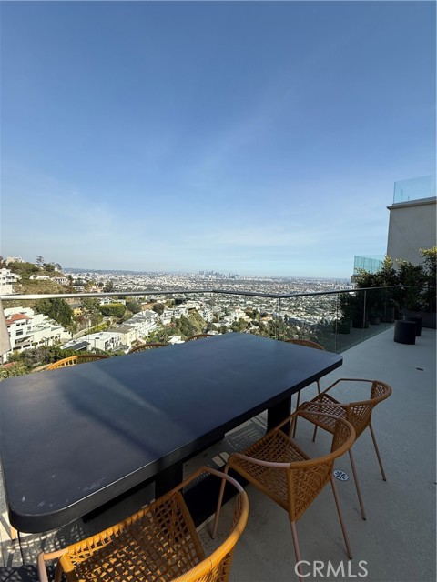 8672 Franklin Avenue, Los Angeles CA: https://media.crmls.org/medias/98feefe0-8bb5-4ca4-ad41-6edb9111457b.jpg