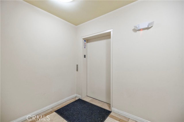 Detail Gallery Image 7 of 45 For 6800 Corbin Ave #104,  Reseda,  CA 91335 - 2 Beds | 2 Baths