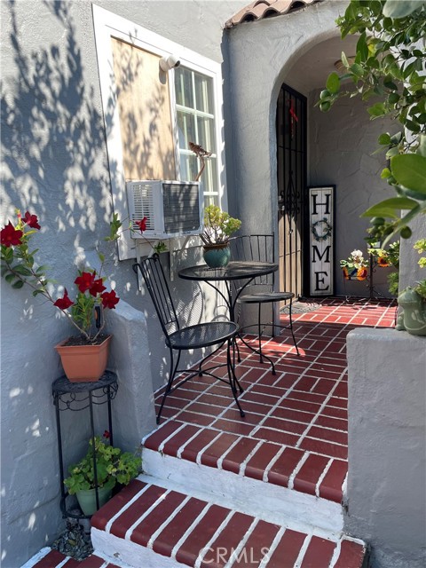 513 S Shelton Street, Santa Ana CA: https://media.crmls.org/medias/98ff9a97-5c96-4969-be92-6086ce79a5c0.jpg