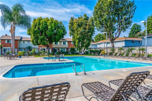 Detail Gallery Image 22 of 32 For 19854 Leighton Ln, Huntington Beach,  CA 92646 - 4 Beds | 1/1 Baths