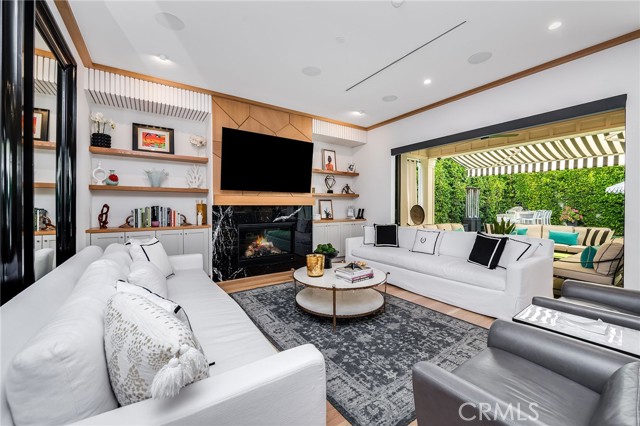 4365 Kraft Avenue, Studio City CA: https://media.crmls.org/medias/9900fa22-f353-42bf-87bc-3a96b8630f85.jpg