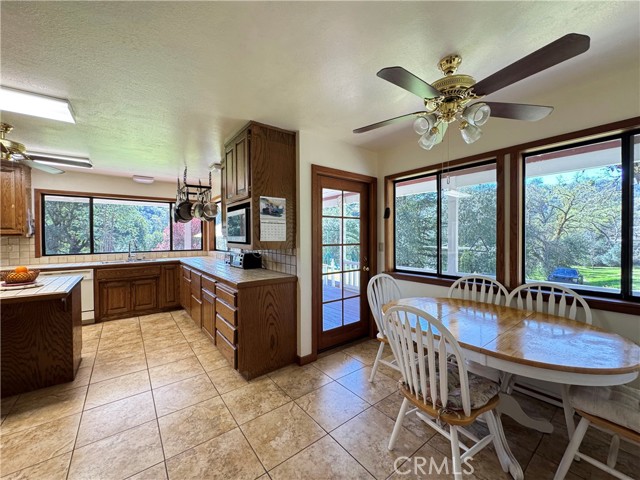 Detail Gallery Image 22 of 75 For 1800 Boonville Rd, Ukiah,  CA 95482 - 5 Beds | 4/1 Baths