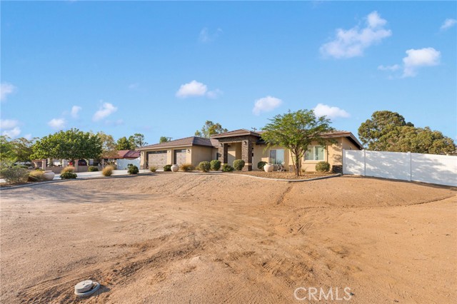 18950 Pachappa Road, Apple Valley CA: https://media.crmls.org/medias/99022e52-0579-4d81-95f4-b6448cd0d30d.jpg