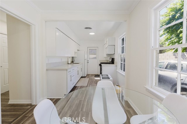 Detail Gallery Image 6 of 23 For 13842 Hamlin St, Van Nuys,  CA 91401 - 3 Beds | 2 Baths