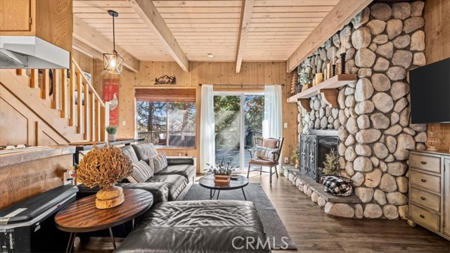 613 E Victoria Court, Lake Arrowhead, CA 92352