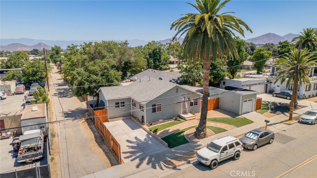 3643 Poplar Street